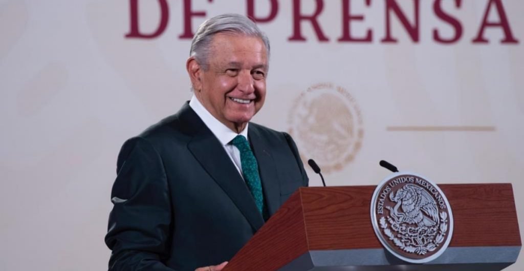 AMLO dice que ayudar a los pobres es “ir a la segura” porque después devuelven el apoyo: “Es una estrategia política”