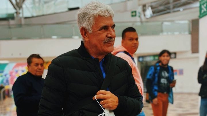 ‘Tuca’ Ferretti llega a CDMX para firmar como DT de Cruz Azul