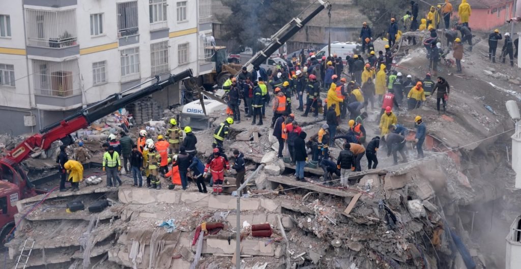 Ascienden a más de 20 mil las muertes por los sismos en Turquía y Siria