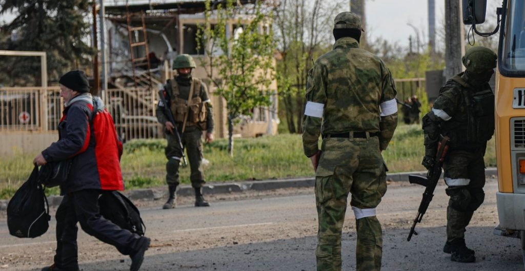 Canje entre Rusia y Ucrania libera a docenas de prisioneros de guerra