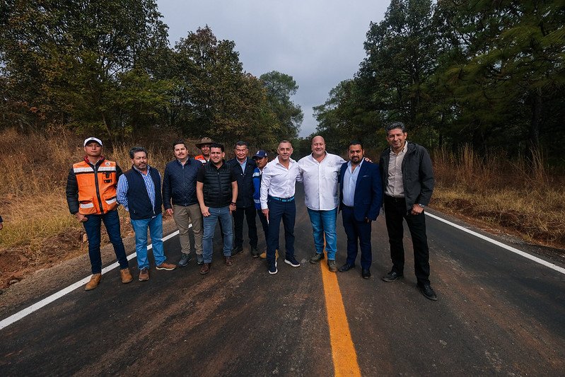 <strong>Inaugura gobernador la carretera Autlán de Navarro-Villa Purificación-Chamela</strong>