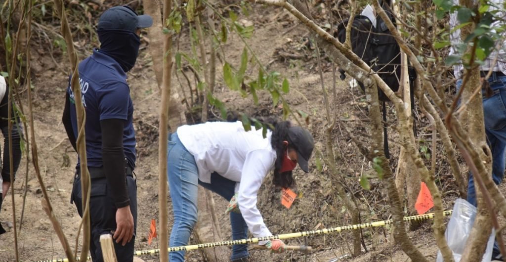 Familias de desaparecidos impulsan la creación de una base de datos de fosas comunes en México