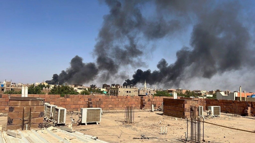 Cinco mexicanos evacuados de Sudán en vuelo español, informa Ebrard