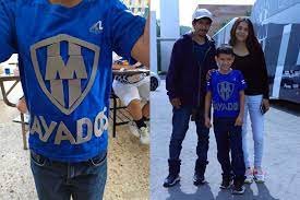 Liga MX: Rayados encuentra a niño que acudió a la escuela con playera hecha con foami