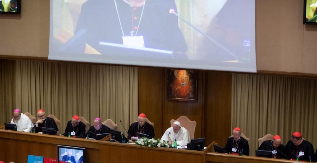 El papa Francisco permitirá que las mujeres y los laicos voten en el Sínodo de Obispos por primera vez