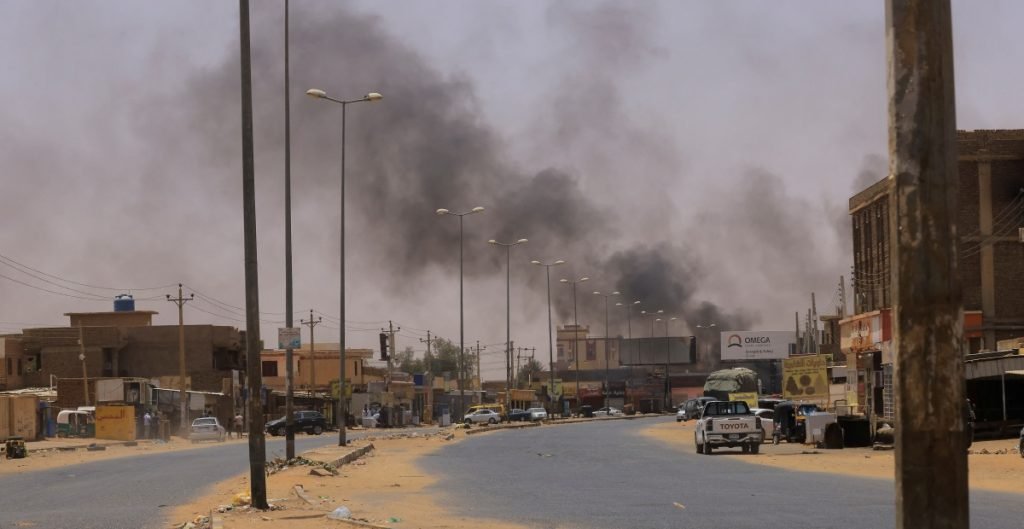 Sudán comienza evacuación de extranjeros
