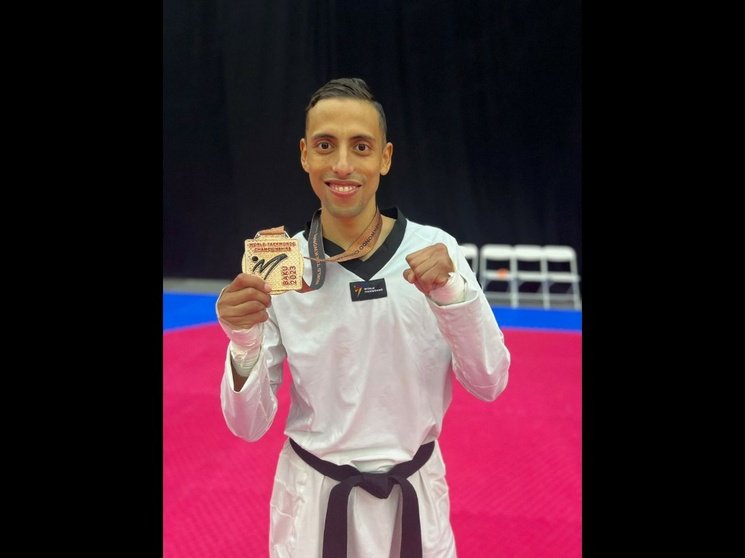 El taekwondoín Carlos Navarro se cuelga su tercera medalla mundial