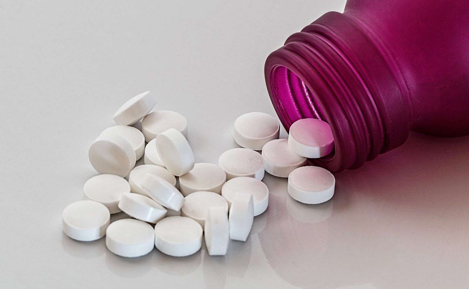 ¿Aspirina, útil para la prevención de infartos? Médico aclara mitos sobre su uso