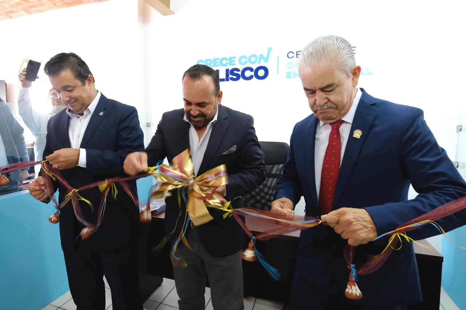 Abren dos centros de contacto empresarial en Tonalá y Tlajomulco