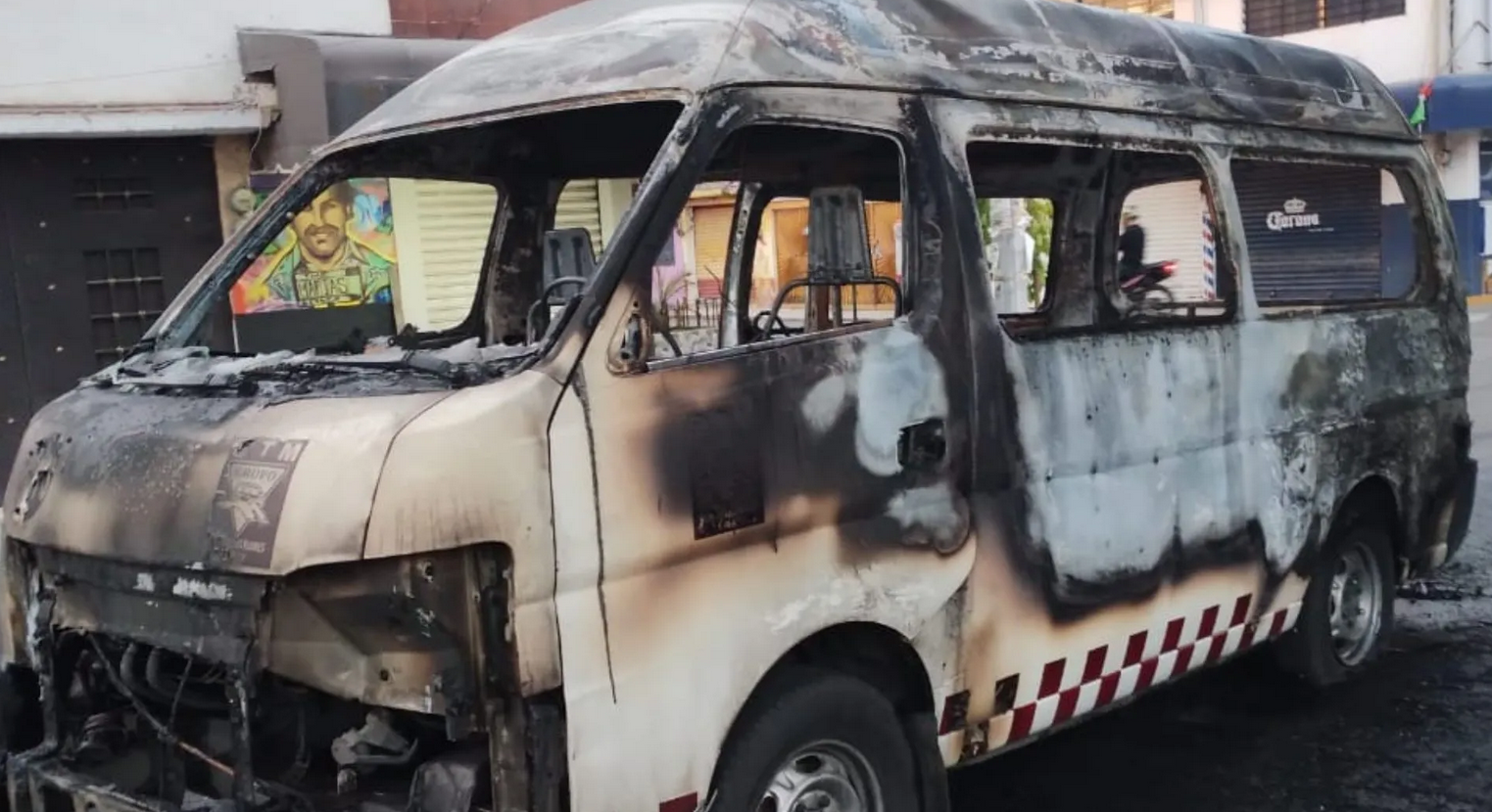 Transportistas del Edomex amagan con grupos de autodefensas ante extorsiones y quema de combis