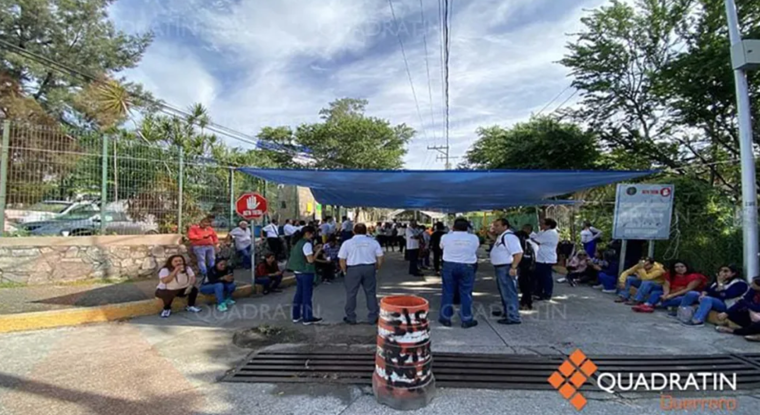 Trabajadores toman la Fiscalía de Guerrero en protesta por hostigamiento laboral