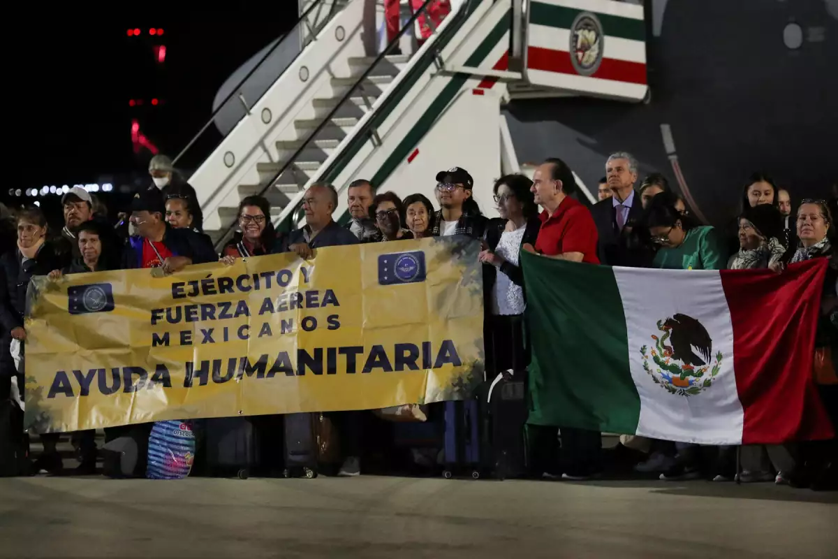 Llegan 287 mexicanos procedentes de Israel en dos aviones militares