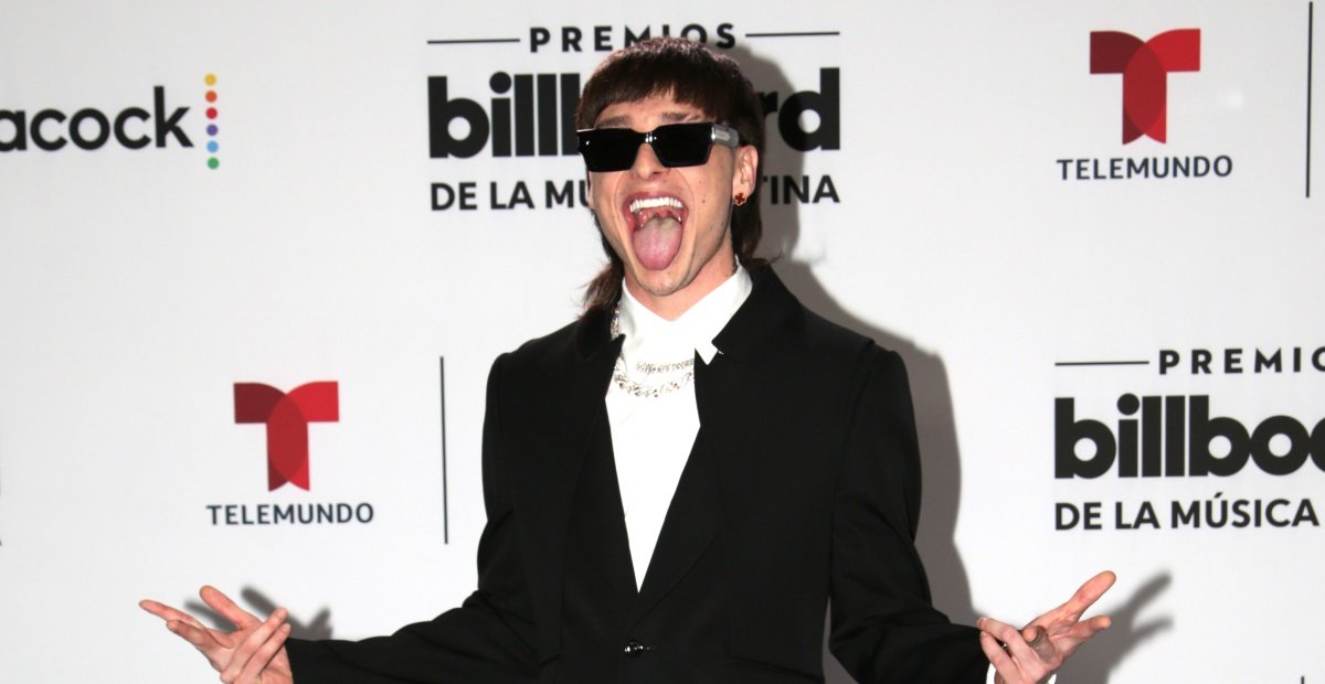 Peso Pluma supera a Bad Bunny como el artista más premiado en los Billboard Latinos