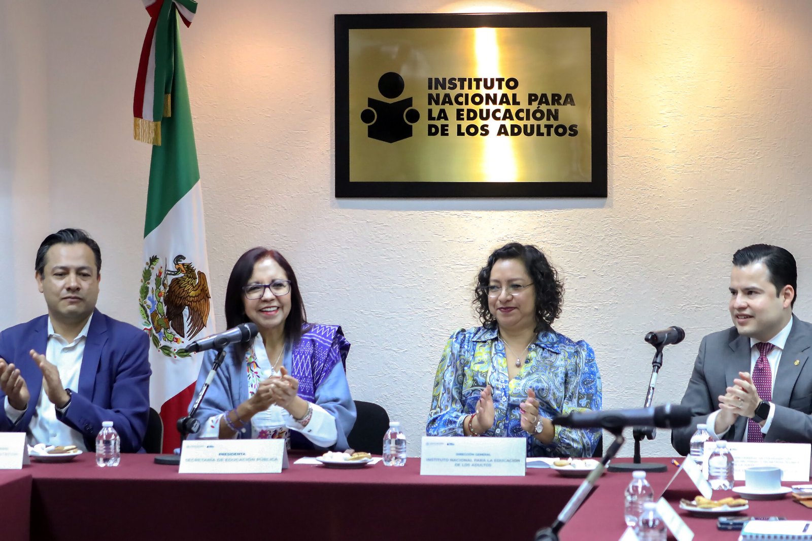 Yadira George rinde protesta como titular del INEA en sustitución de Guadalupe Reyes, actual comisionada Nacional de Búsqueda