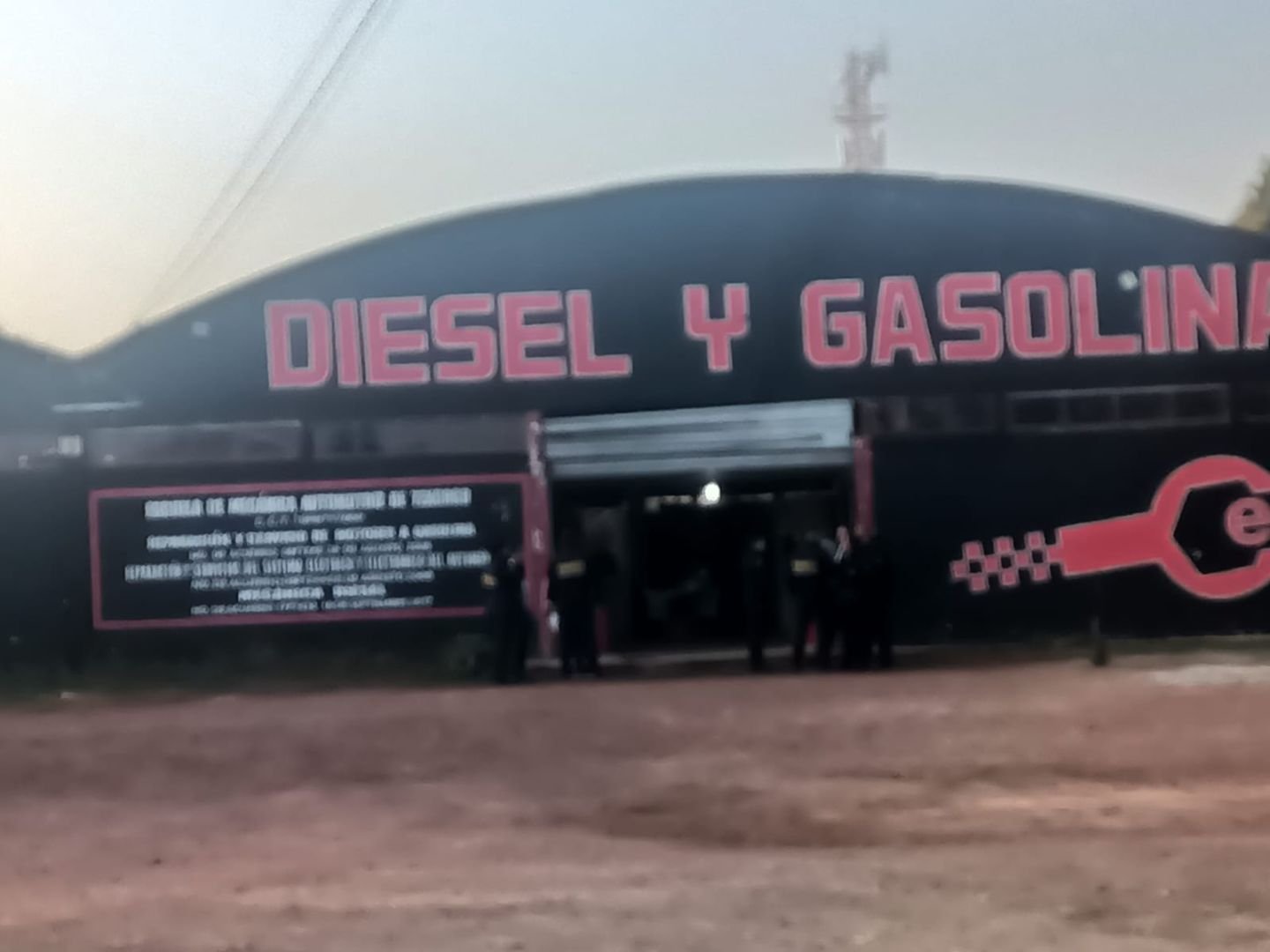 Clausuran escuela de mecánica en Texcoco tras agresión con gasolina a alumno