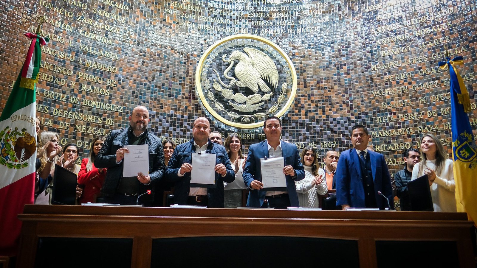 Entregan en el Congreso iniciativa para garantizar presupuesto constitucional a la UdeG