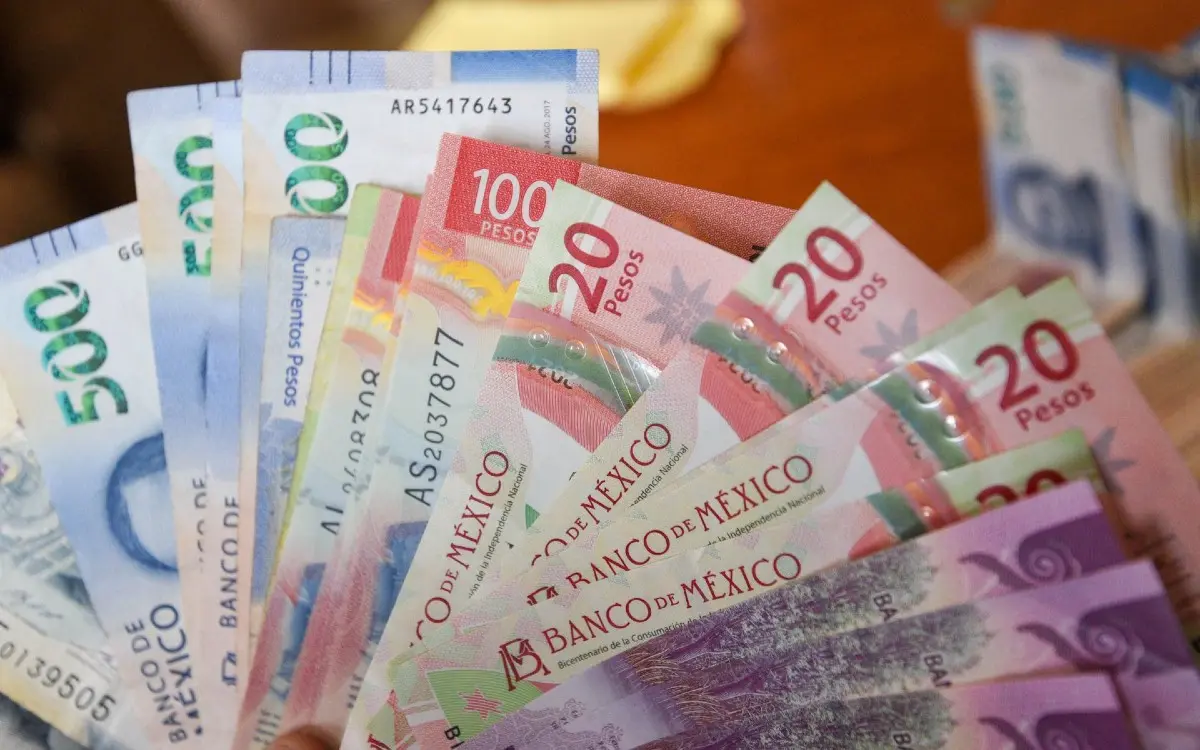 Peso mexicano avanza tras reporte clave de EU