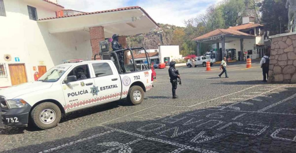 Disputa entre grupos criminales en Taxco de Alarcón causa cierre de negocios, suspensión de clases y paro del transporte público