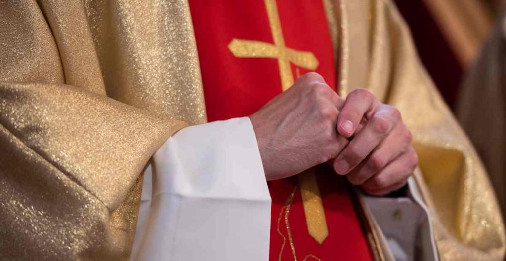 Sentencia histórica: un tribunal del Vaticano condena al sacerdote Gabriele Martinelli a más de dos años de prisión por abuso sexual