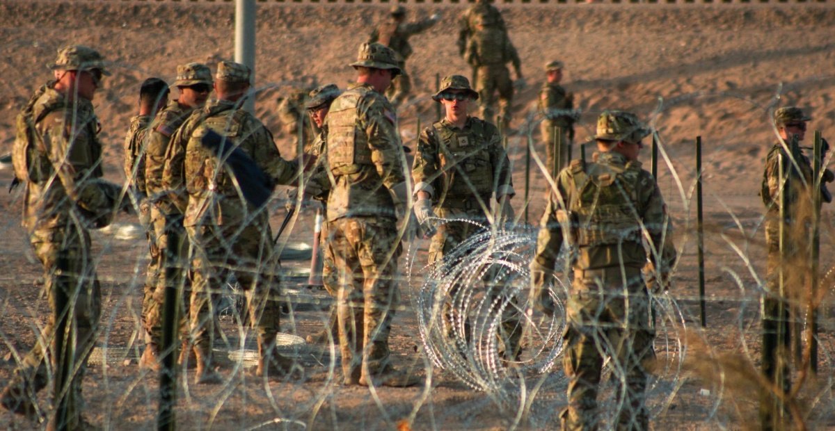 “Tenemos el derecho a defendernos”: Texas contempla poner alambre de púas en toda la frontera con México