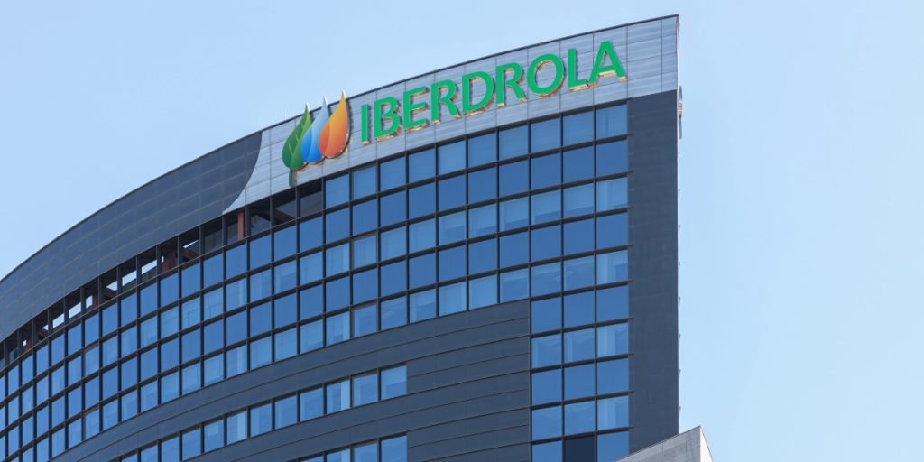 Iberdrola cierra la venta de 13 centrales eléctricas con el gobierno de López Obrador por 6 mil 200 mdd