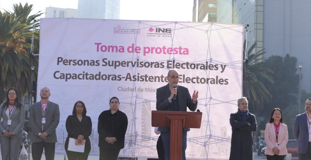 “El INE los cuidará para que trabajen con independencia”: supervisores y capacitadores electorales de la CDMX rinden protesta