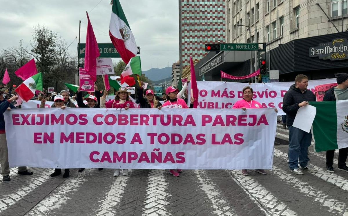 ‘Se disfrazan de demócratas’: AMLO critica a asistentes de la Marcha por la Democracia