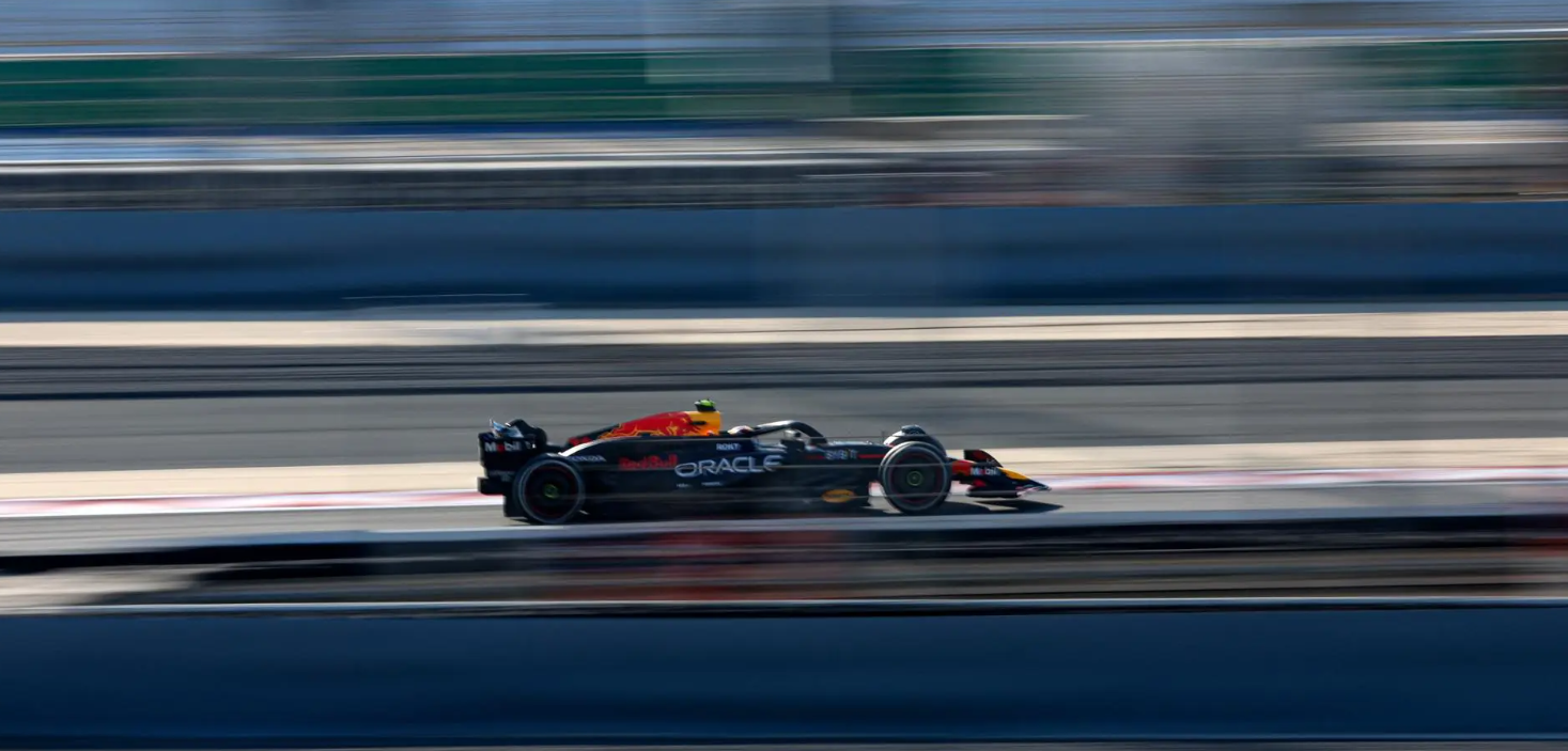Checo Pérez saldrá quinto en el GP de Baréin; Verstappen obtiene la pole