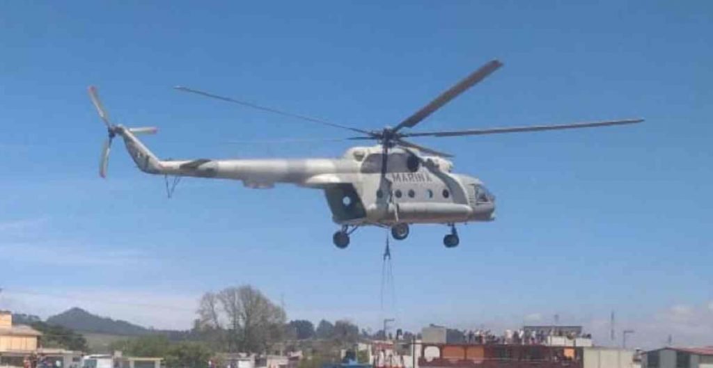 Helicóptero de la Semar aterriza de emergencia tras enredarse con un cable en Culiacán