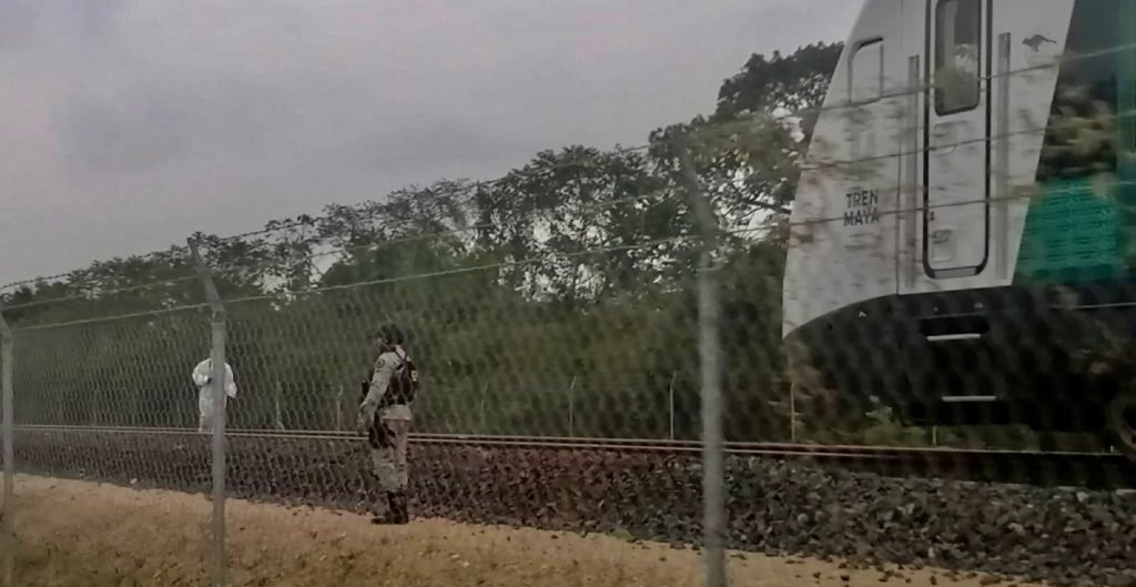 Tren Maya arrolla a dos migrantes en el tramo de Palenque, uno falleció