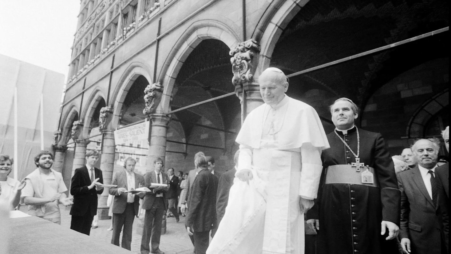Papa Francisco echa del clero a un exobispo belga acusado de pederastia