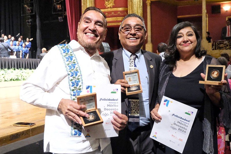 Distinguen el mérito docente jalisciense