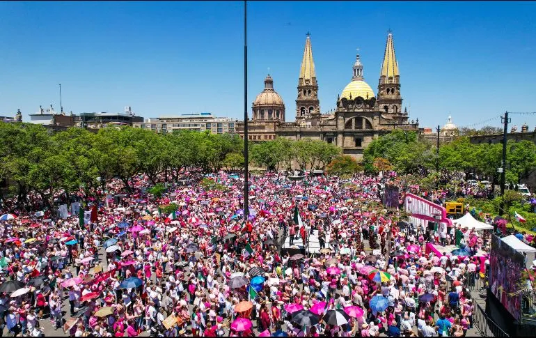 Llega la "Marea Rosa" a Guadalajara para defender la democracia