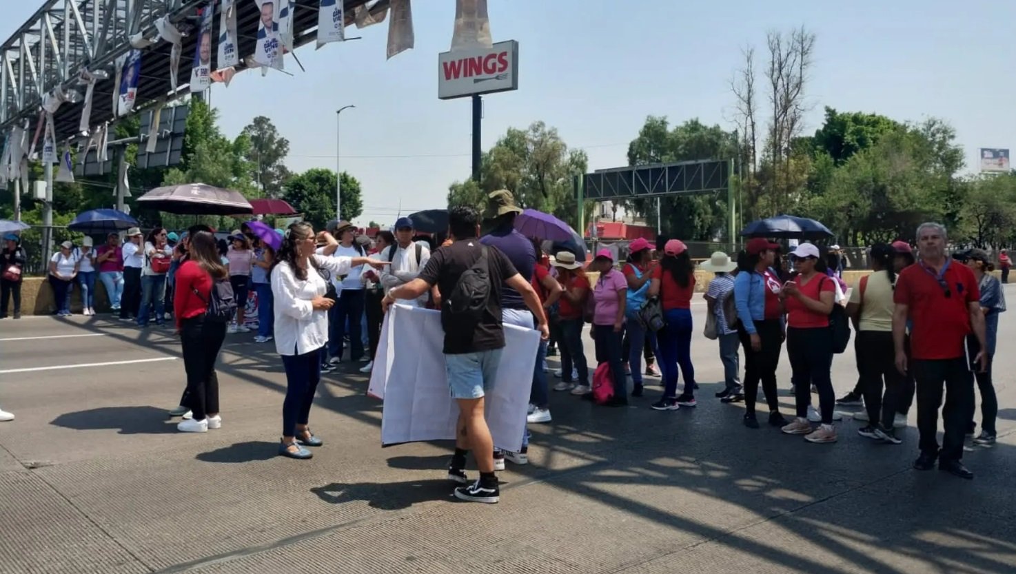 CNTE vuelve a desquiciar la CDMX; se manifiestan en el AICM y bloquean avenidas