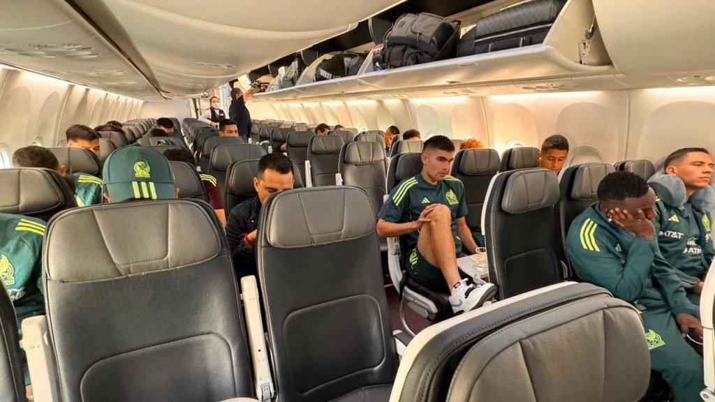 La Selección Mexicana llega con cuatro horas de retraso a Denver