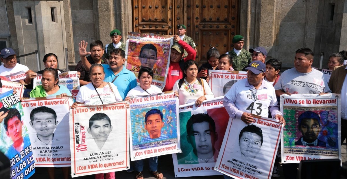 López Obrador ofreció a padres de los 43 ser enlace con Sheinbaum y hacer una reunión conjunta: “No se dará carpetazo al caso”