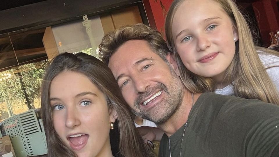 Gabriel Soto presume a sus hijos con Geraldine Bazán