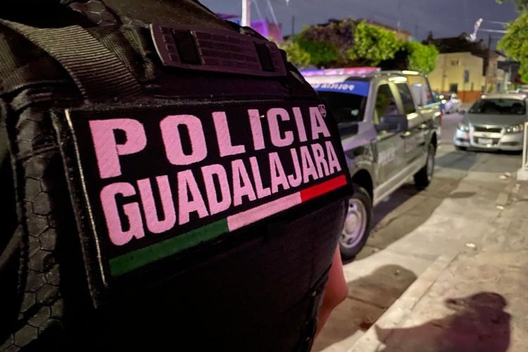 Policías recuperan camioneta robada en Guadalajara; hay un detenido