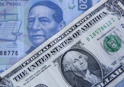 Peso pierde 1.81% tras pausa en relación con embajadas de EU y Canadá; dólar se vende en más de $20