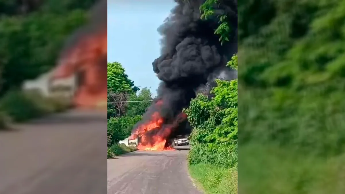 Queman vehículos y bloquean carreteras en Michoacán