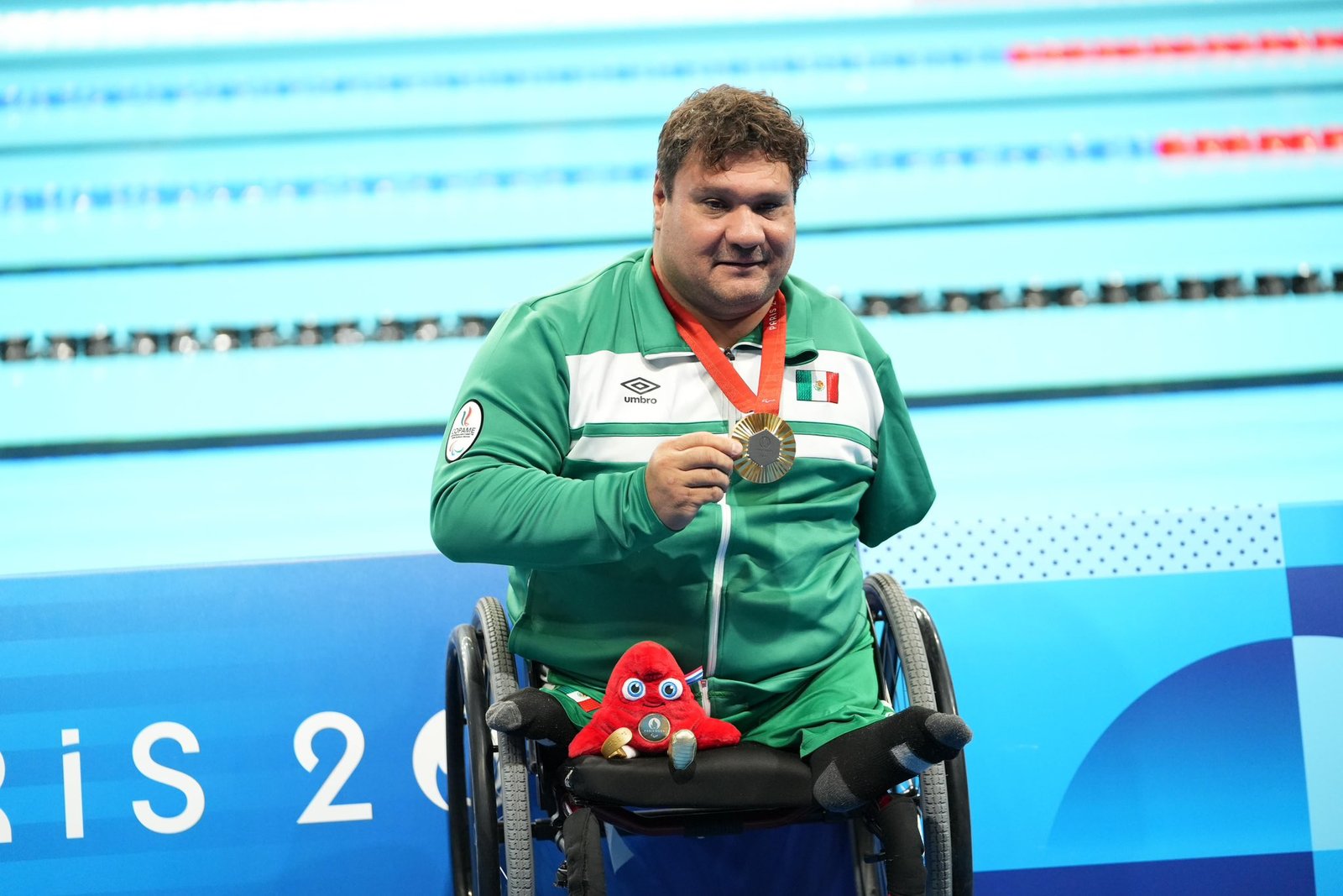 ¡Oro para México! Arnulfo Castorena se reafirma como monarca de los 50m pecho