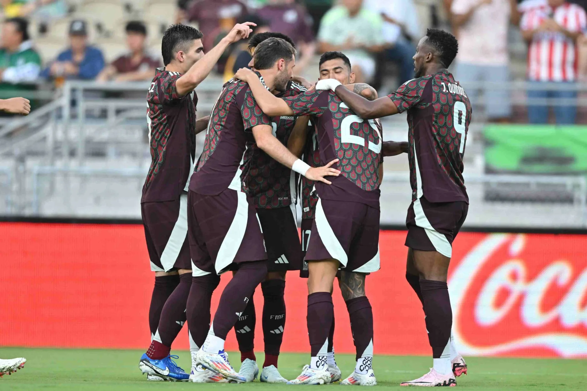 México vence 3-0 a Nueva Zelanda ante una mala entrada en el Rose Bowl