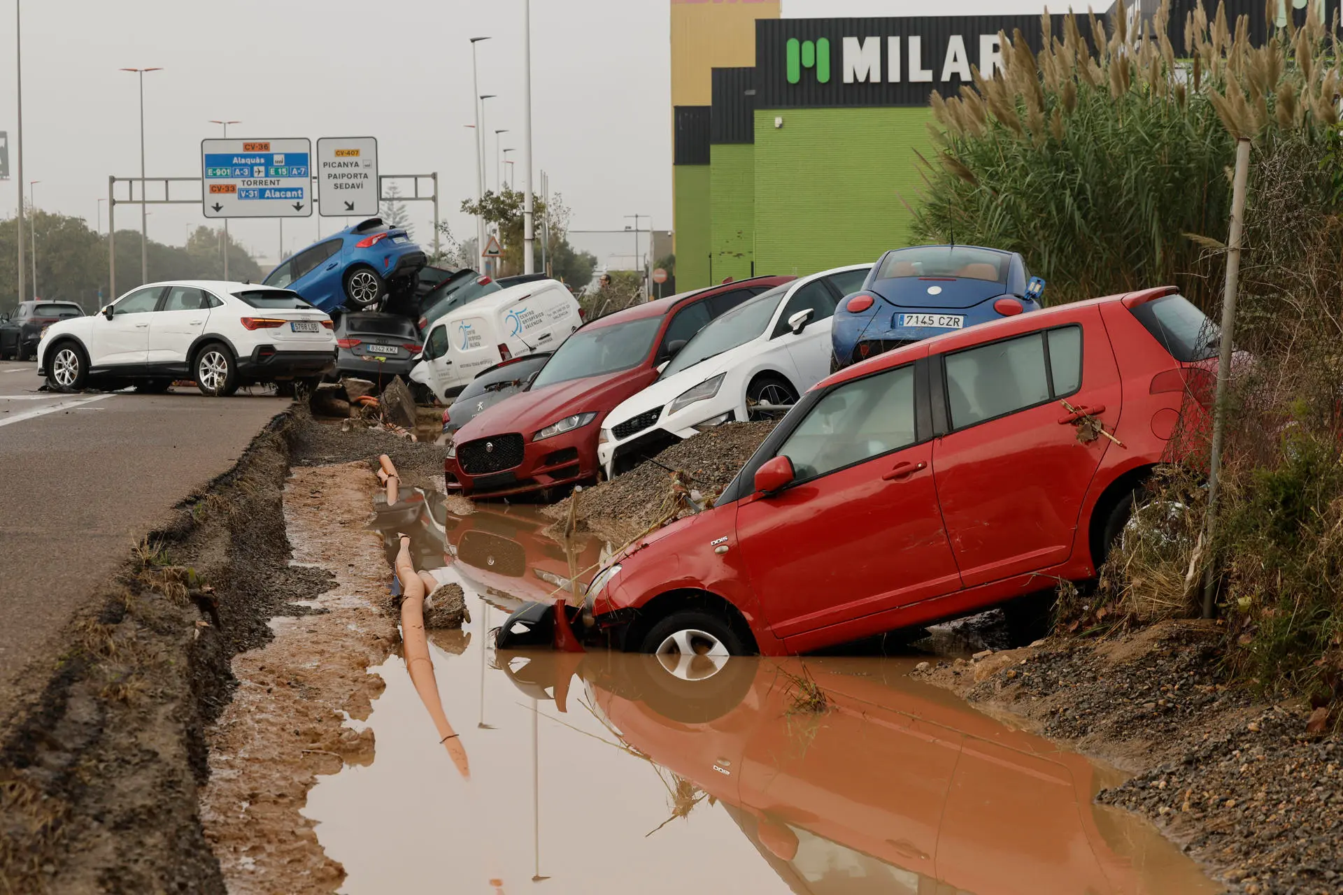 Temporal de lluvias deja al menos 64 muertos y cuantiosos daños en España