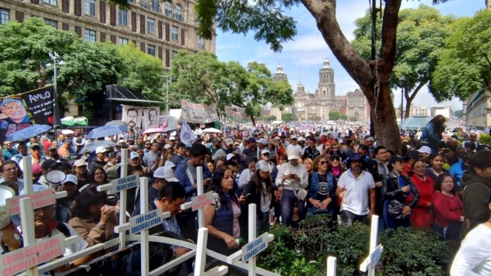 "De los tres poderes, este no se vende": trabajadores del PJF protestan a la espera de la resolución de la SCJN sobre la reforma judicial