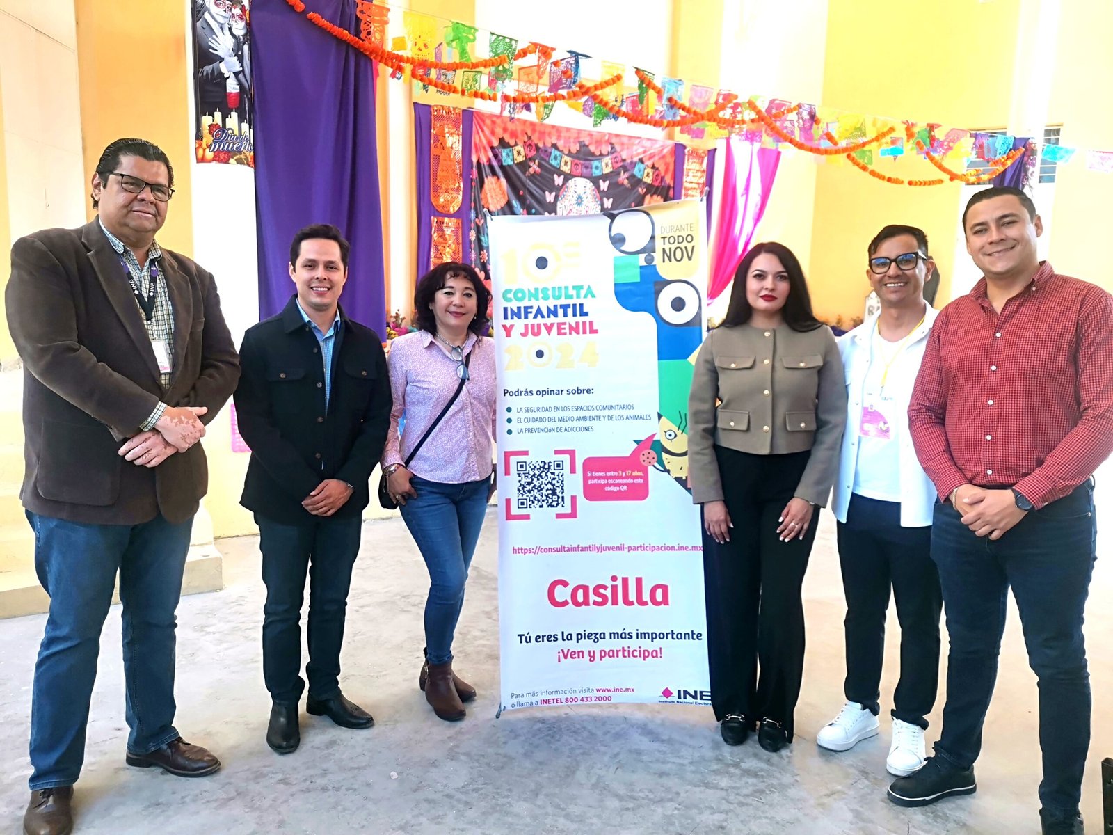 La Coordinadora General de Combate a la Desigualdad del Gobierno de Guadalajara, Norma Angélica Aguirre Varela; la directora de Apoyo a la niñez, Evangelina Belén Rodríguez; el director de Educación Municipal, Miguel Ángel Casillas; el director de Juventudes, Samuel Omar Barajas y el regidor presidente de la comisión de Asuntos de la Niñez y Atención a la Juventud, Víctor Hernández, recibieron al Vocal de Capacitación electoral del INE Jalisco, Octavio Guzmán Martínez para dar el banderazo de la Consulta en Guadalajara.