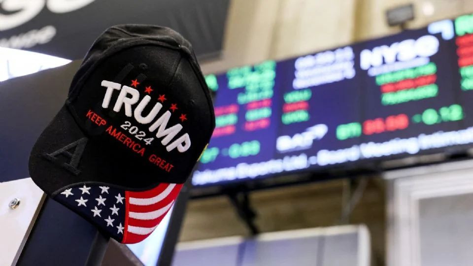 Bolsa de Nueva York, Tesla y bitcoin suben por los cambios económicos prometidos por Trump