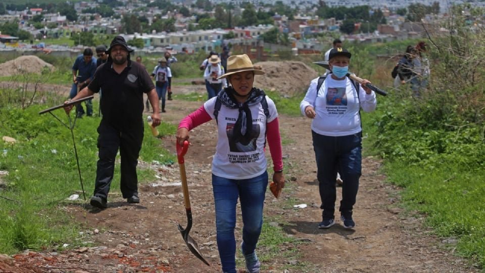 Intentan secuestrar a madre buscadora en Sonora; "quieren desaparecerla para que nadie pueda desenterrar los recuerdos", acusa Ceci Flores