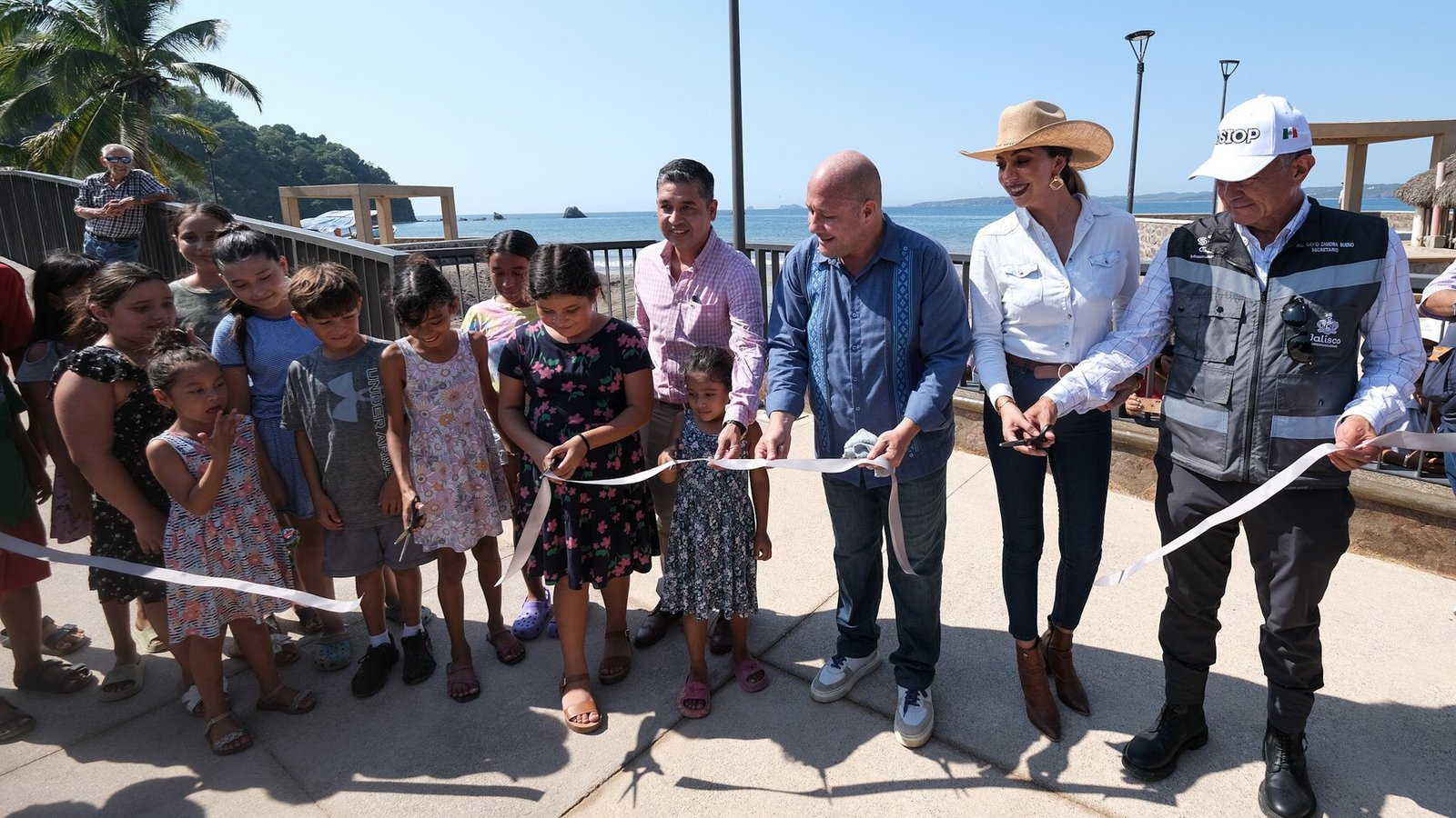 Renuevan Plaza Mirador y malecón en el municipio de La Huerta