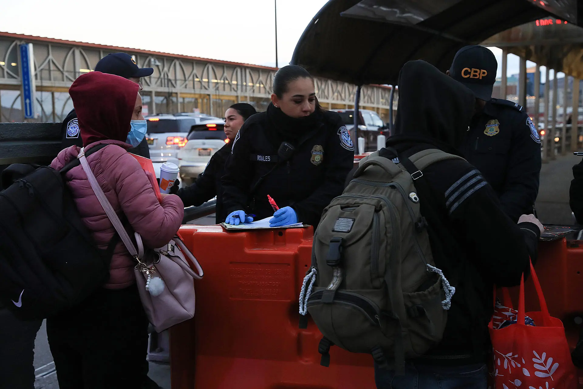 Migrantes con cita de asilo en la frontera de México temen que Trump los expulse