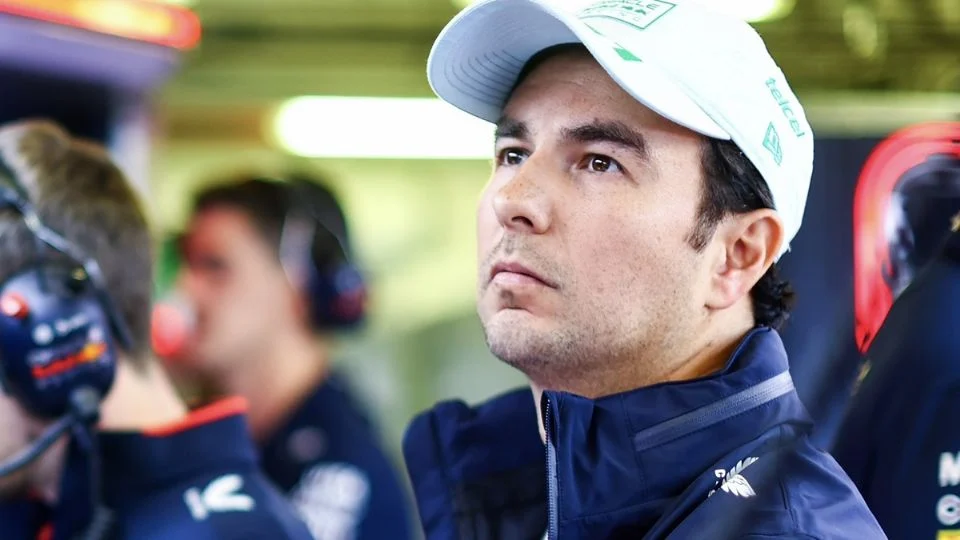 Aficionados mexicanos arropan a Checo Pérez ante reportes sobre su posible salida de Red Bull: “Siempre contigo”